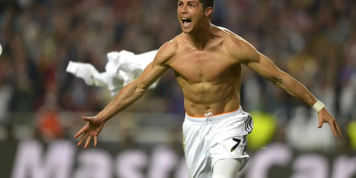 Cristiano Ronaldo ফুটবল ইতিহাসে এক কিংবদন্তির নাম